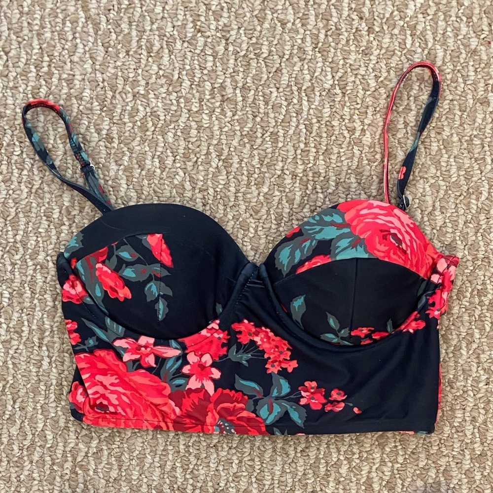 Albion fit swim floral top size small